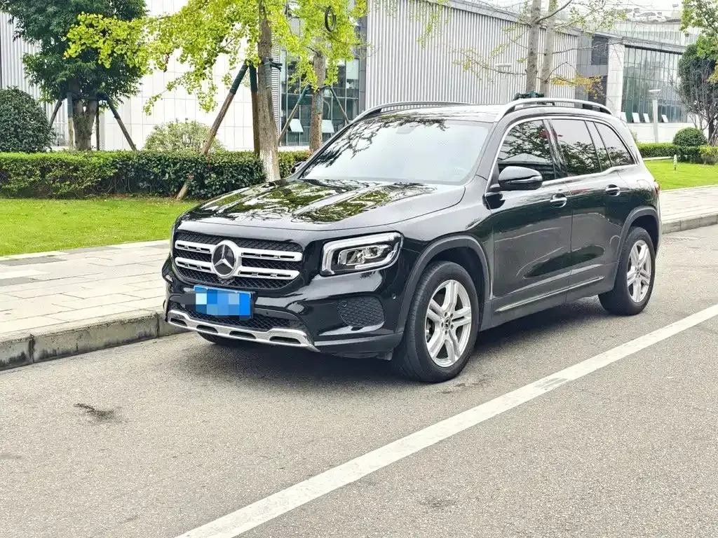 Mercedes-Benz GLB — фото 1