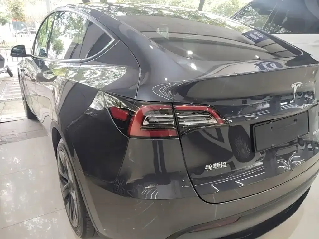 Tesla Model Y — фото 9
