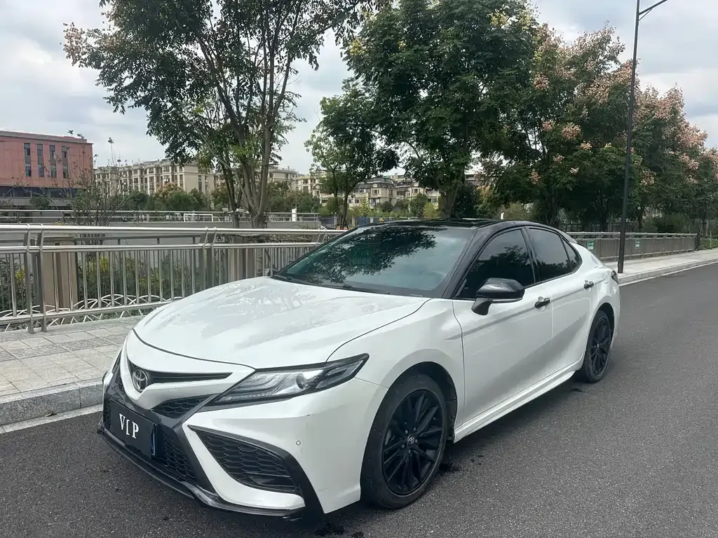 Toyota Camry — фото 10