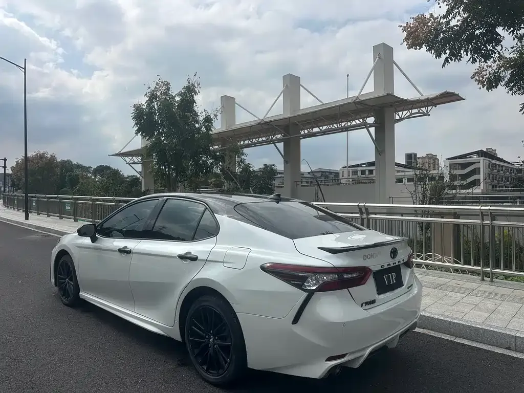 Toyota Camry — фото 6