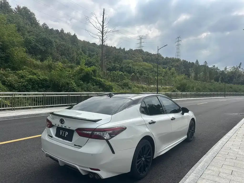 Toyota Camry — фото 5