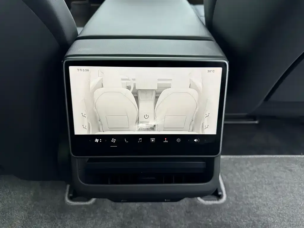 Tesla Model 3 — фото 4