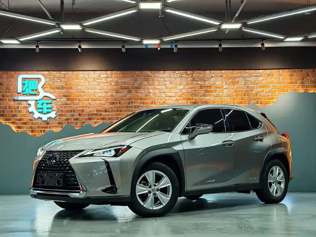 Lexus UX — фото 1