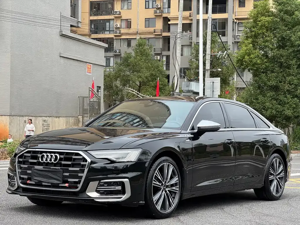 Audi A6L — фото 1