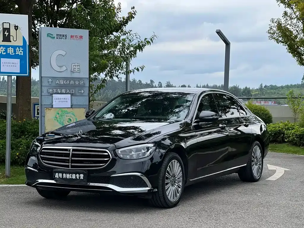 Mercedes-Benz E-Class — фото 1