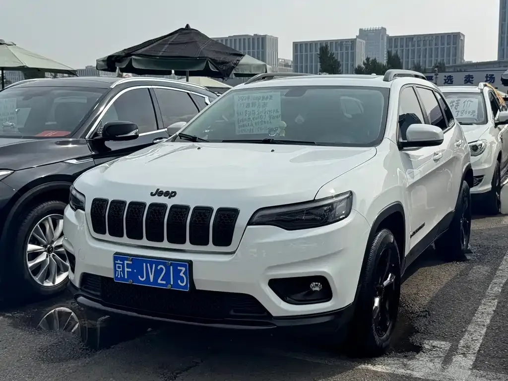 Jeep Cherokee — фото 1