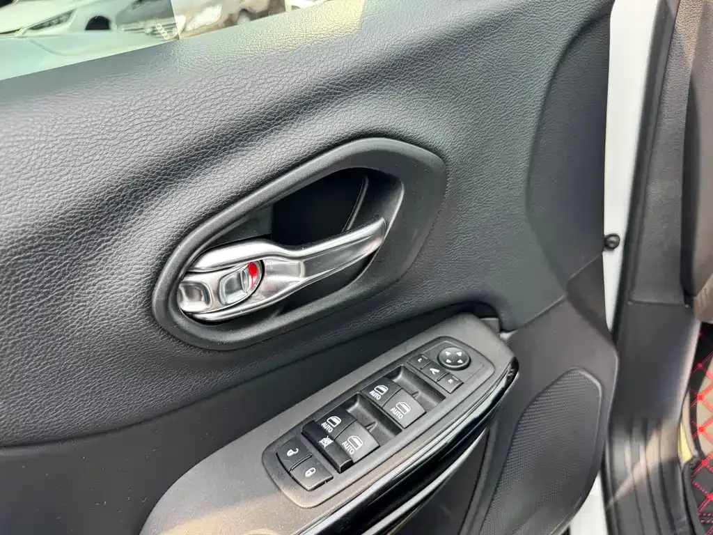Jeep Cherokee — фото 9