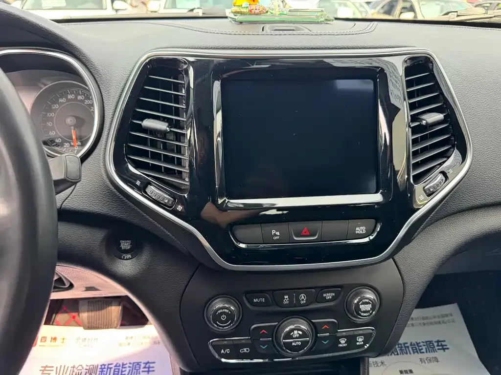 Jeep Cherokee — фото 3