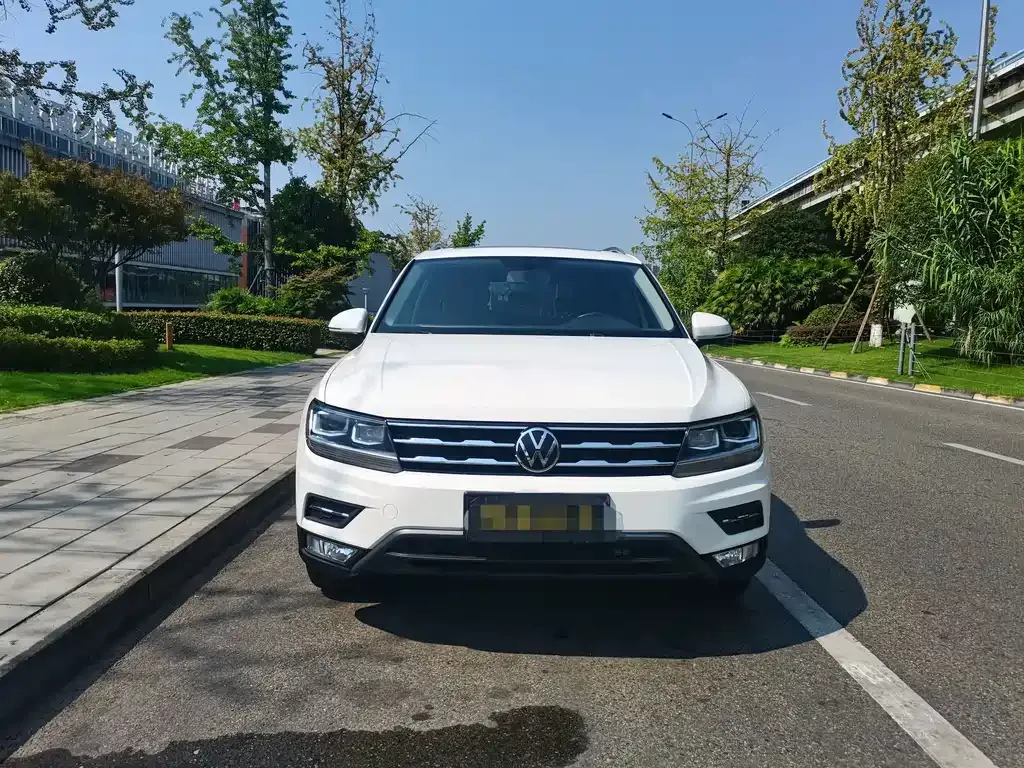 Volkswagen Tiguan L — фото 4