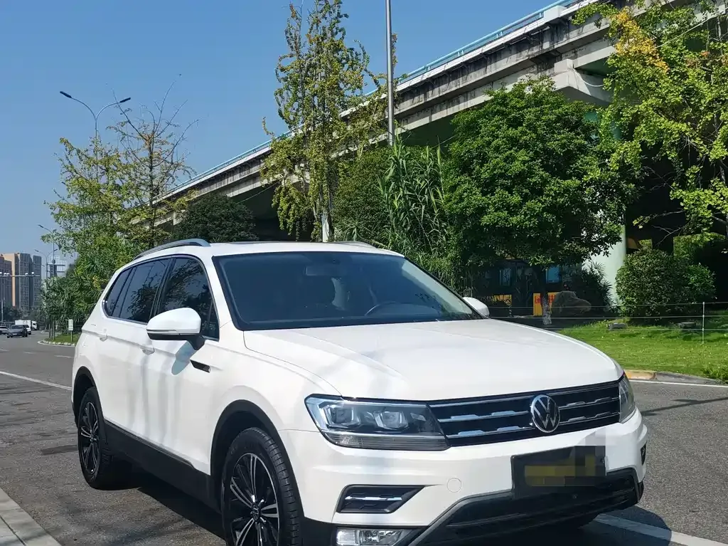 Volkswagen Tiguan L — фото 9