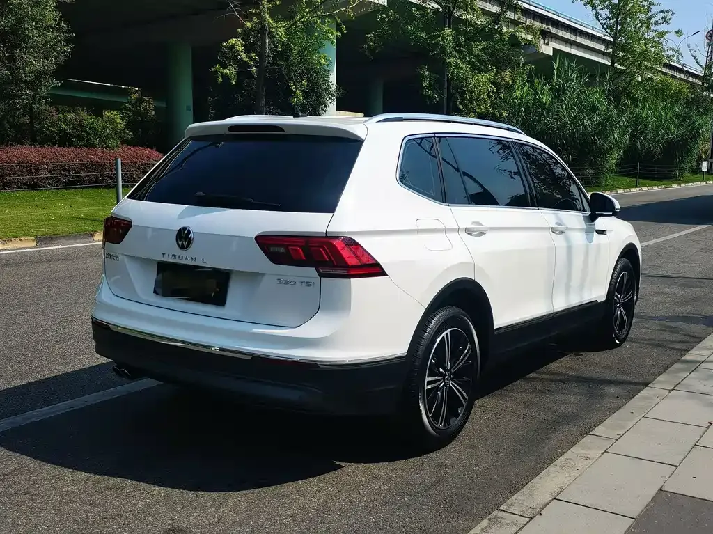 Volkswagen Tiguan L — фото 8