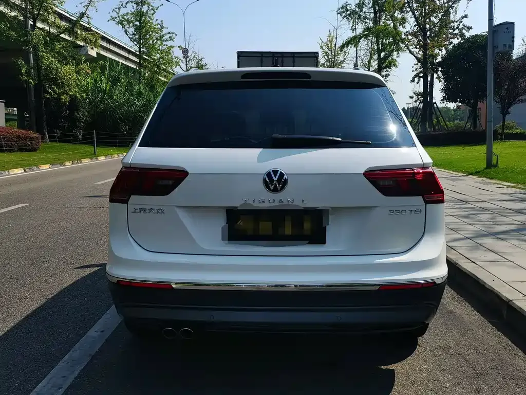 Volkswagen Tiguan L — фото 5