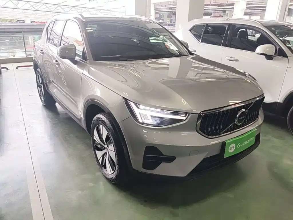 Volvo XC40 — фото 2