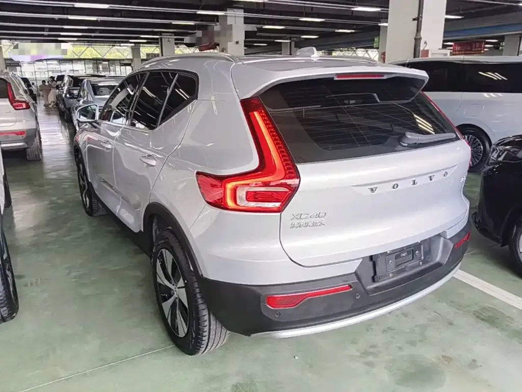Volvo XC40 — фото 4