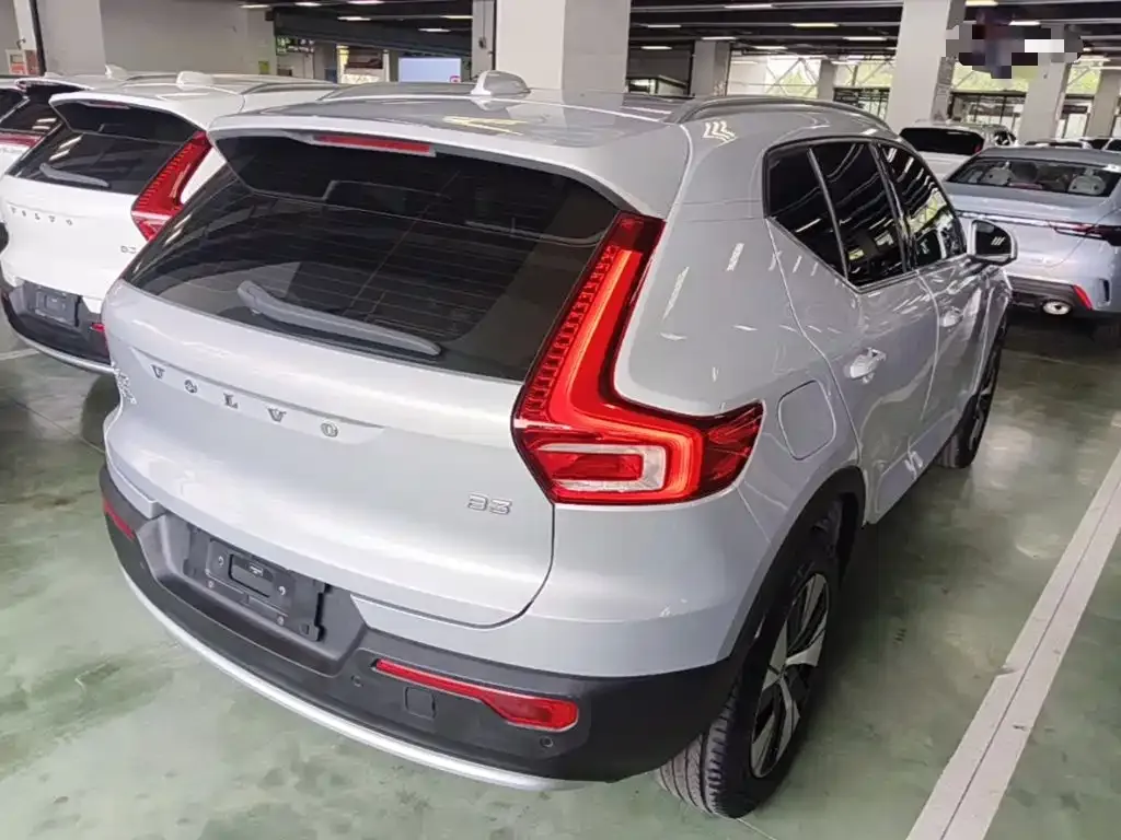 Volvo XC40 — фото 9