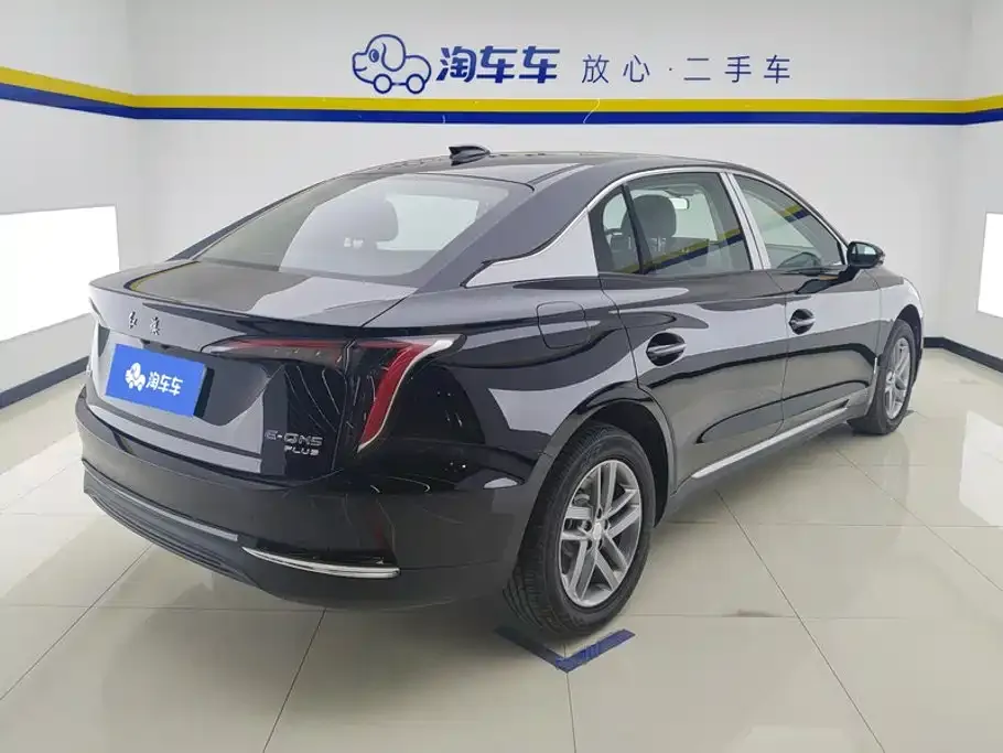 Hongqi E-QM5 — фото 6