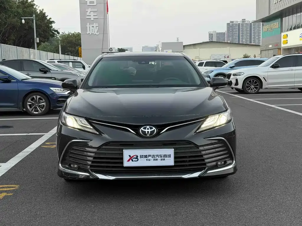 Toyota Camry — фото 2
