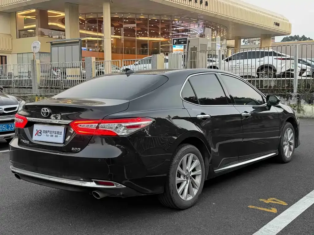Toyota Camry — фото 7