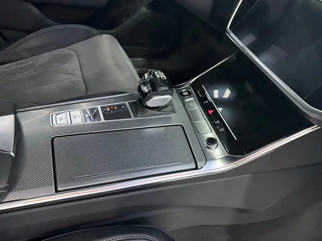 Audi A6L — фото 2
