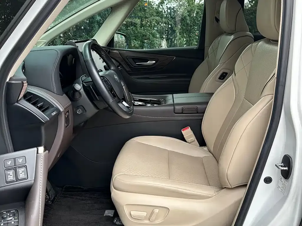 Toyota Alphard — фото 7