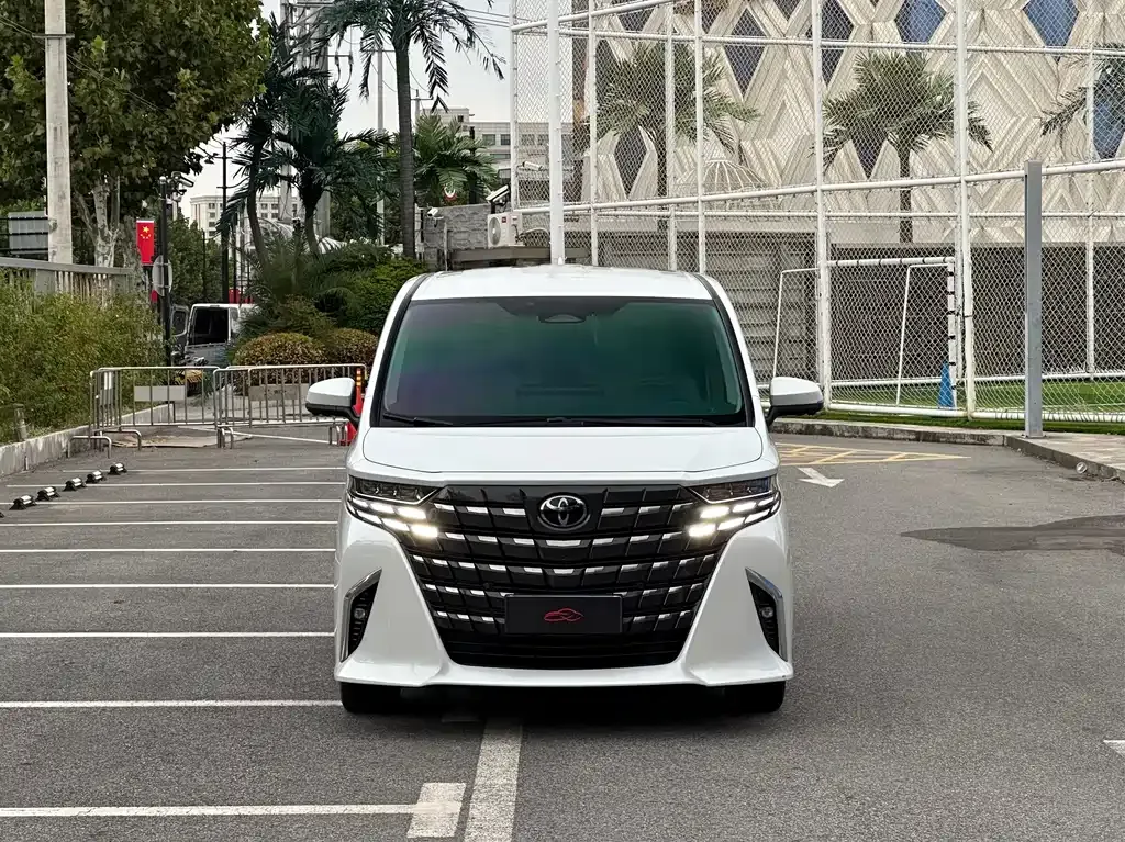 Toyota Alphard — фото 8