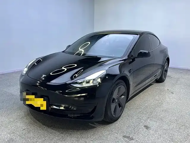 Tesla Model 3 — фото 1