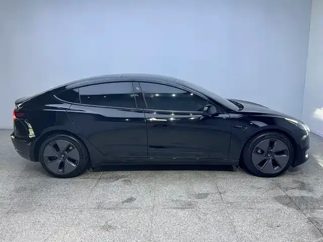 Tesla Model 3 — фото 10