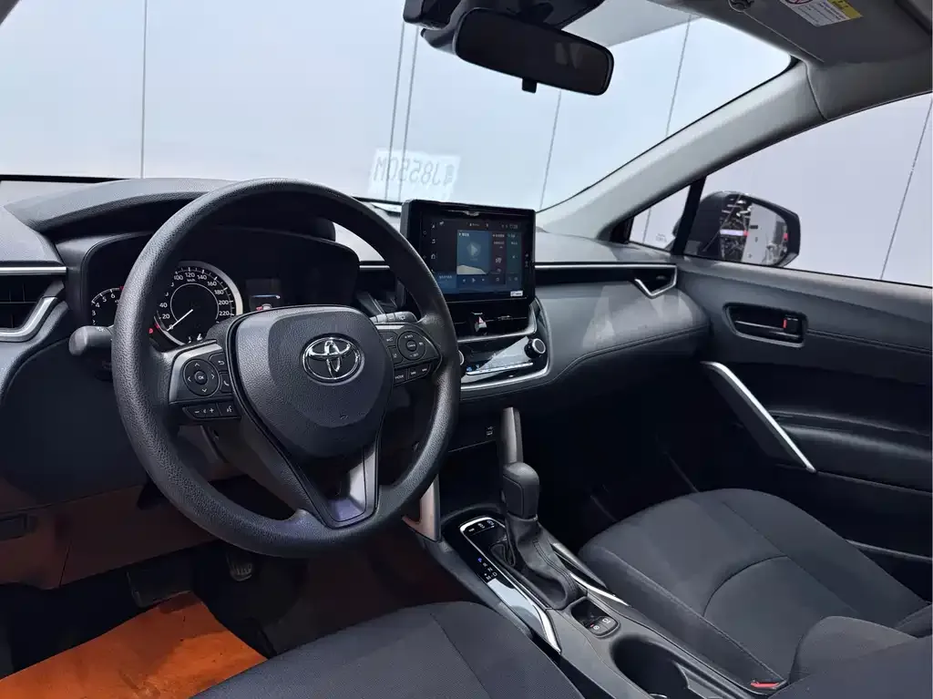 Toyota Corolla Cross — фото 2