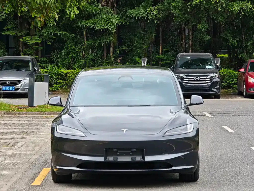 Tesla Model 3 — фото 9