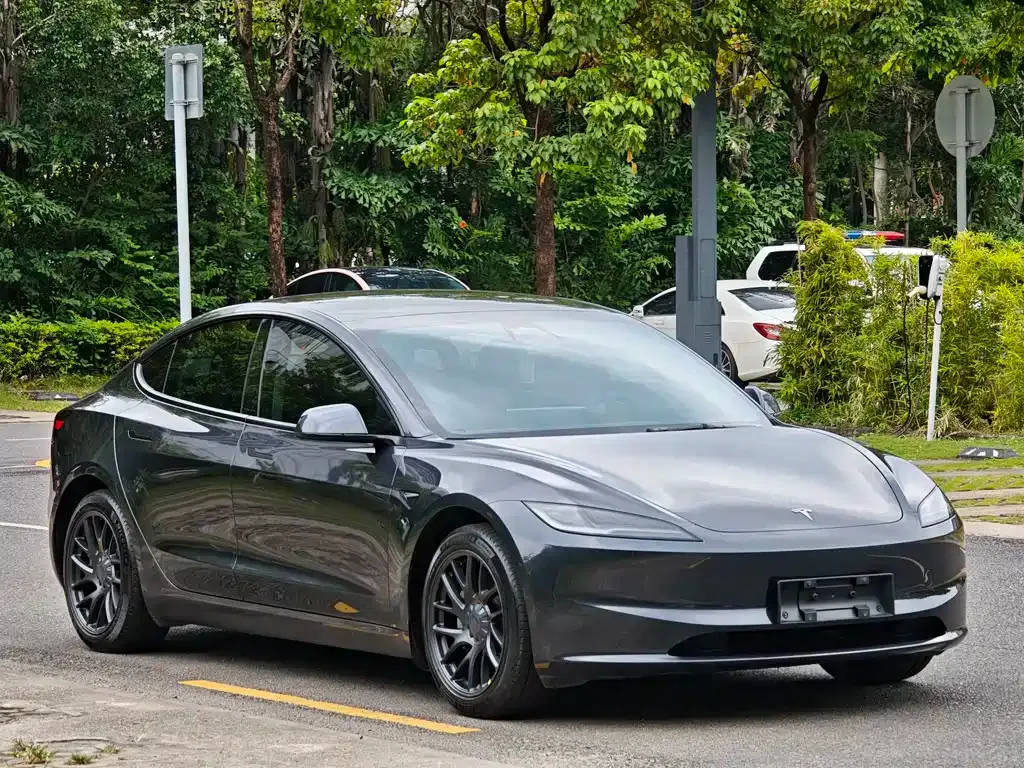 Tesla Model 3 — фото 10