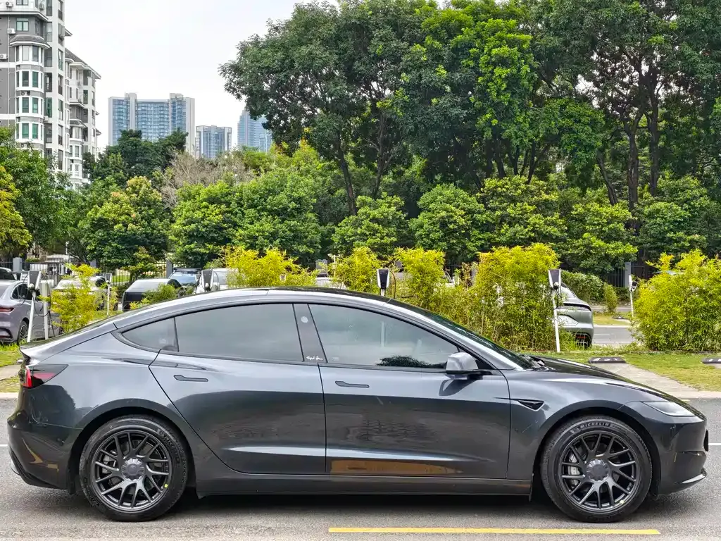 Tesla Model 3 — фото 5