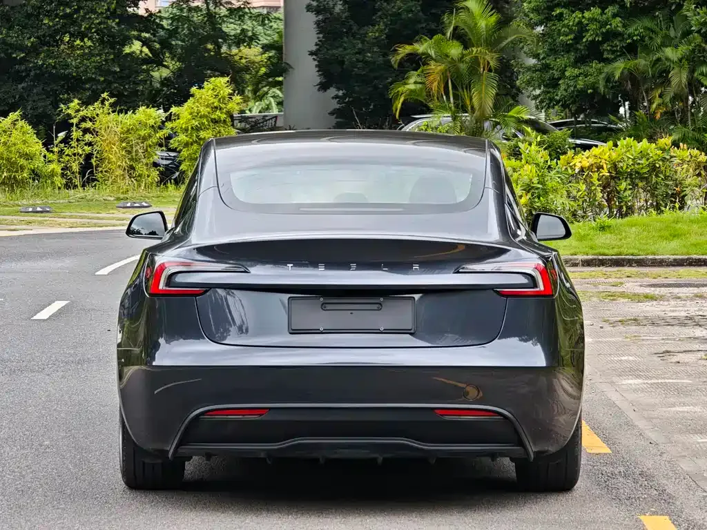 Tesla Model 3 — фото 3