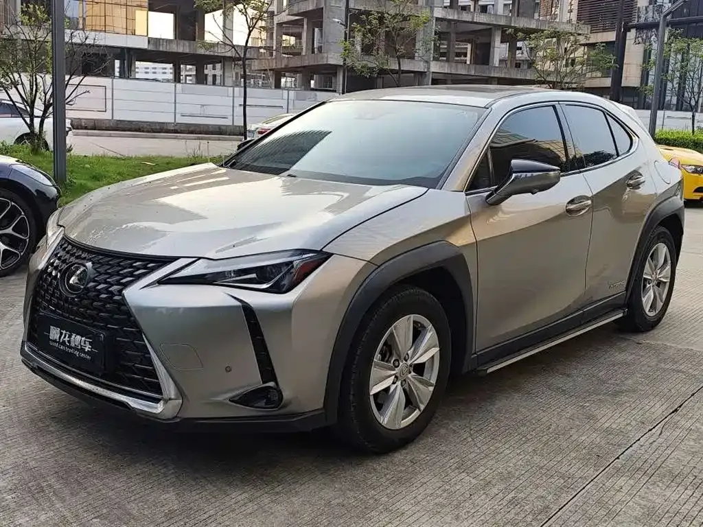 Lexus UX — фото 1