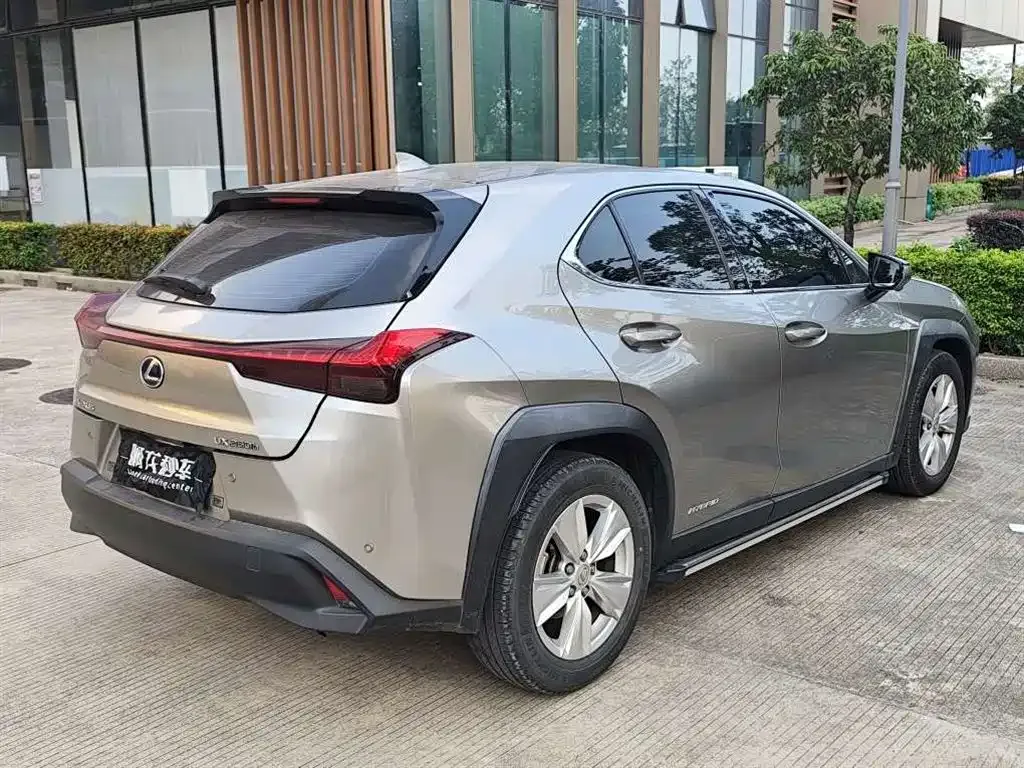 Lexus UX — фото 9