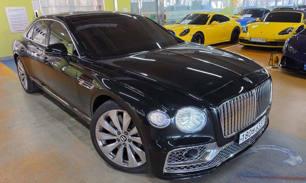 Bentley Flying Spur — фото 1