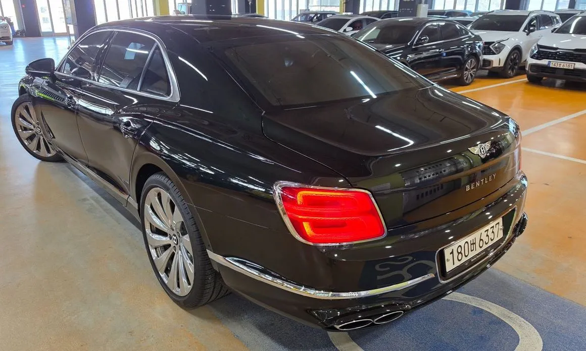 Bentley Flying Spur — фото 5