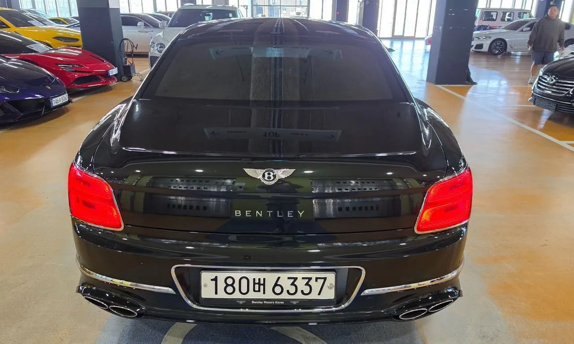 Bentley Flying Spur — фото 9