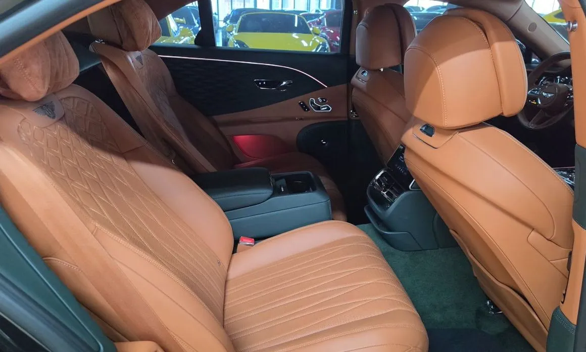 Bentley Flying Spur — фото 10