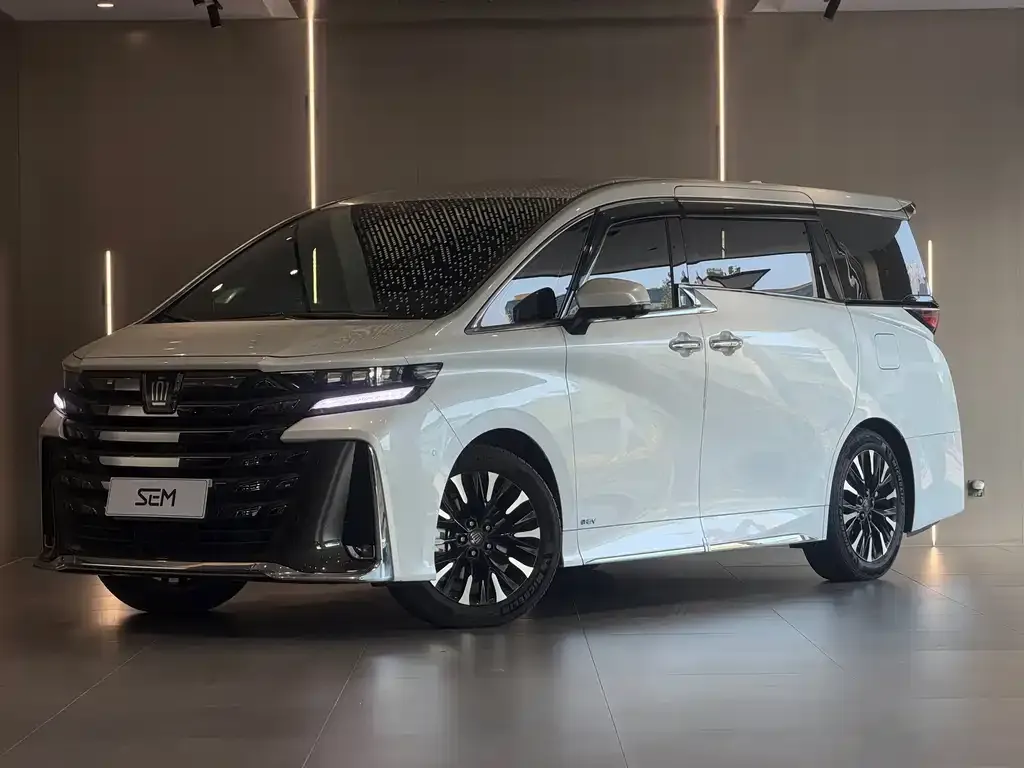 Toyota Vellfire — фото 1