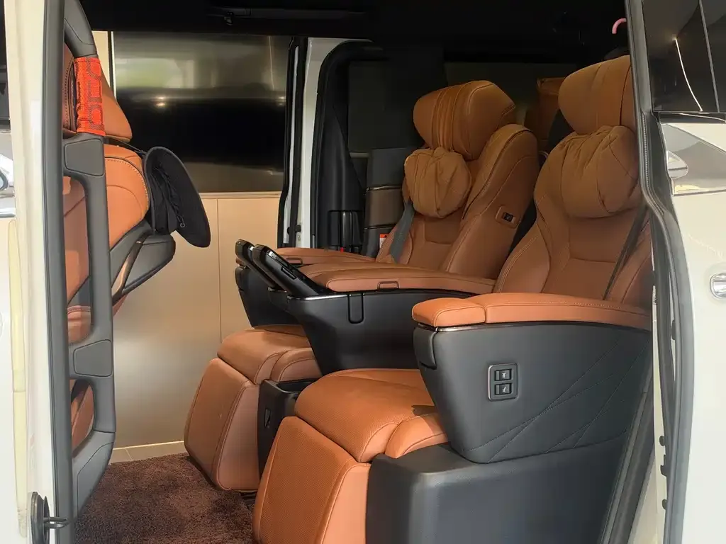 Toyota Vellfire — фото 8