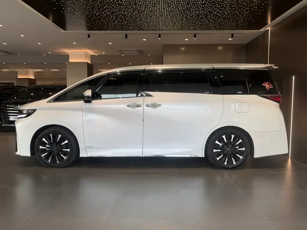 Toyota Vellfire — фото 5