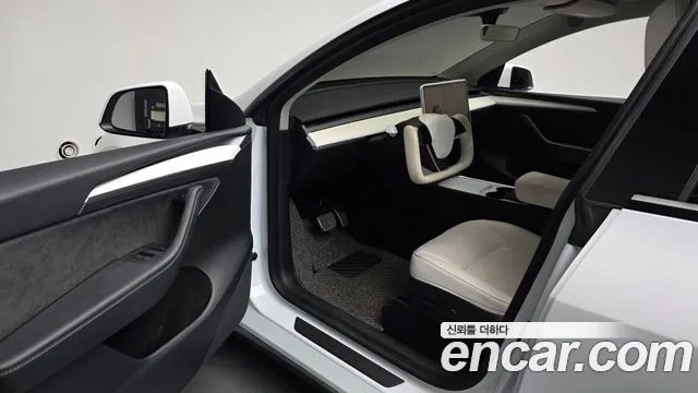 Tesla Model Y — фото 10