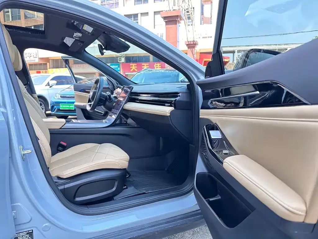 Geely Galaxy L6 — фото 9