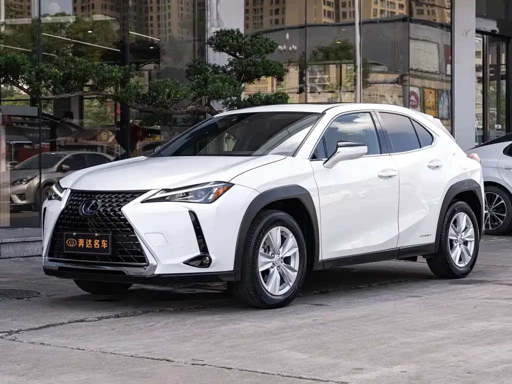 Lexus UX — фото 1