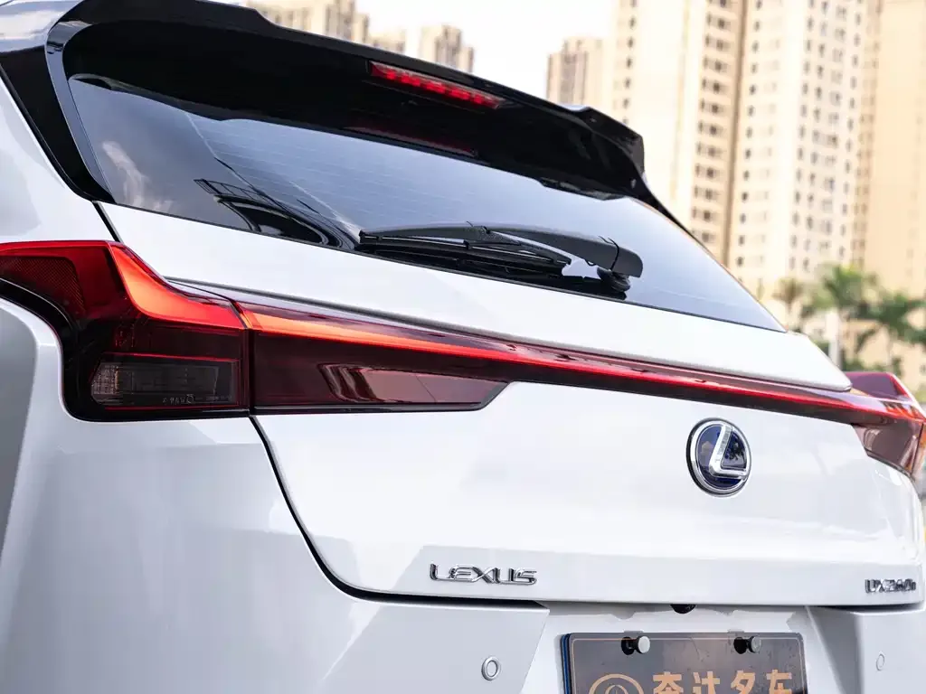 Lexus UX — фото 4