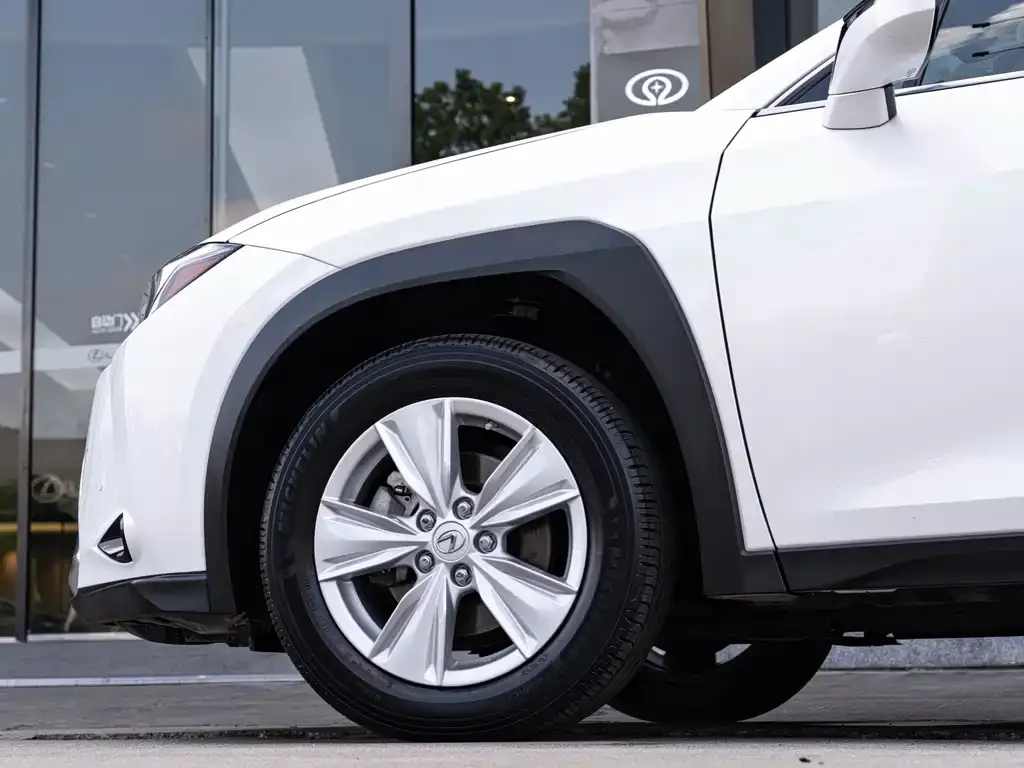 Lexus UX — фото 2