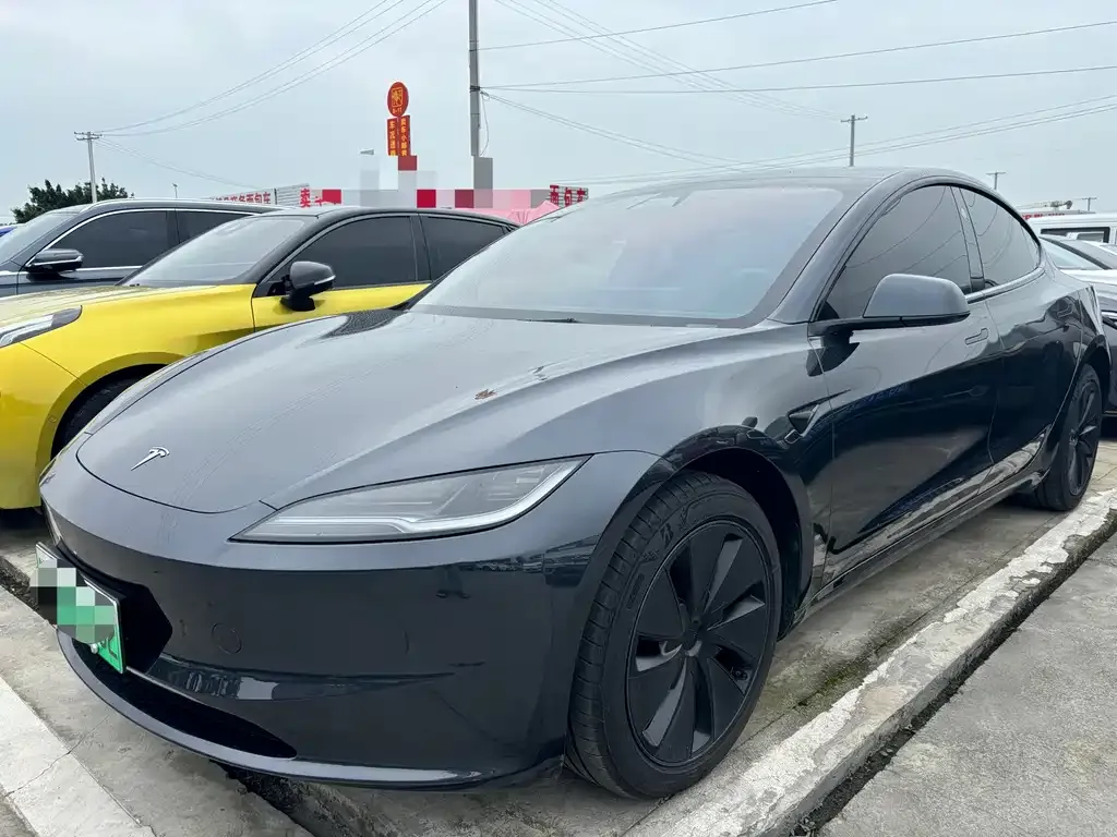 Tesla Model 3 — фото 1