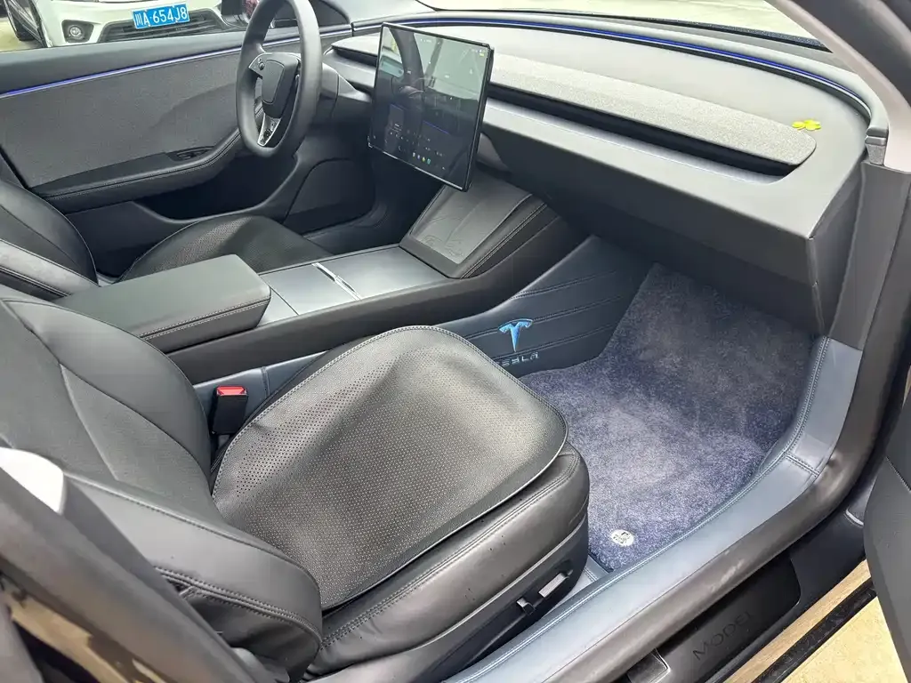 Tesla Model 3 — фото 10