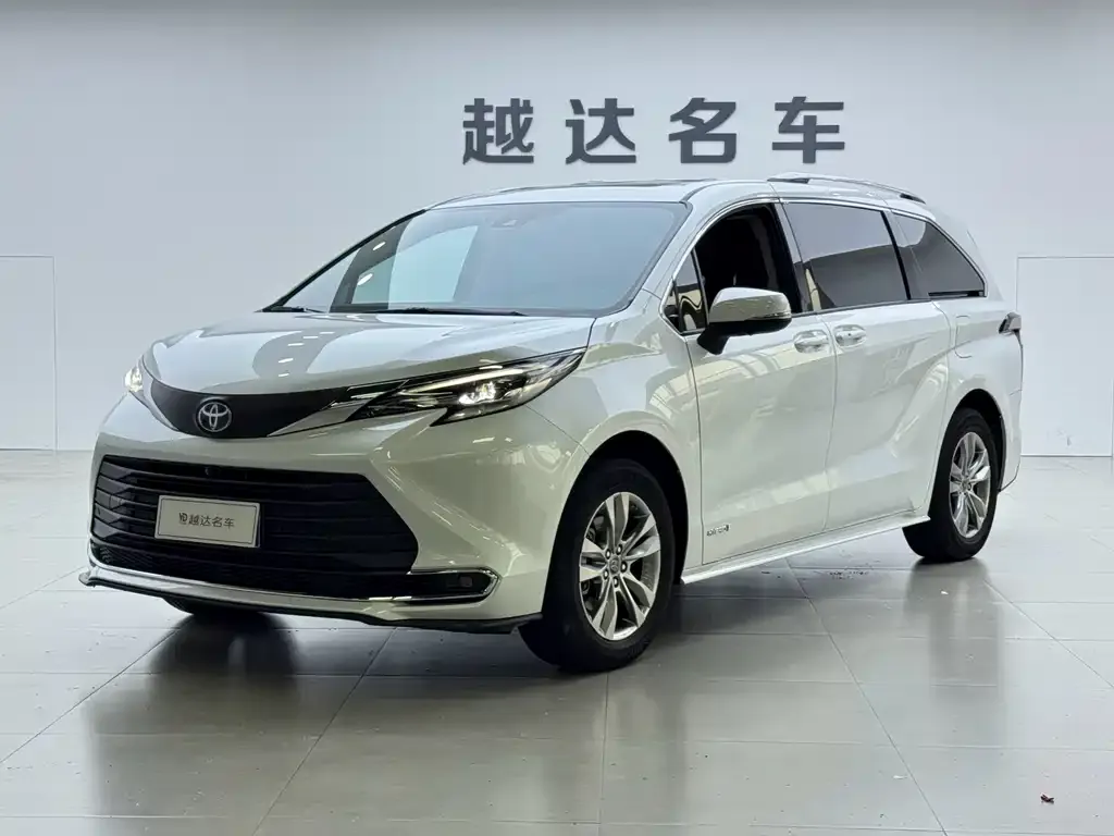 Toyota Sienna — фото 1