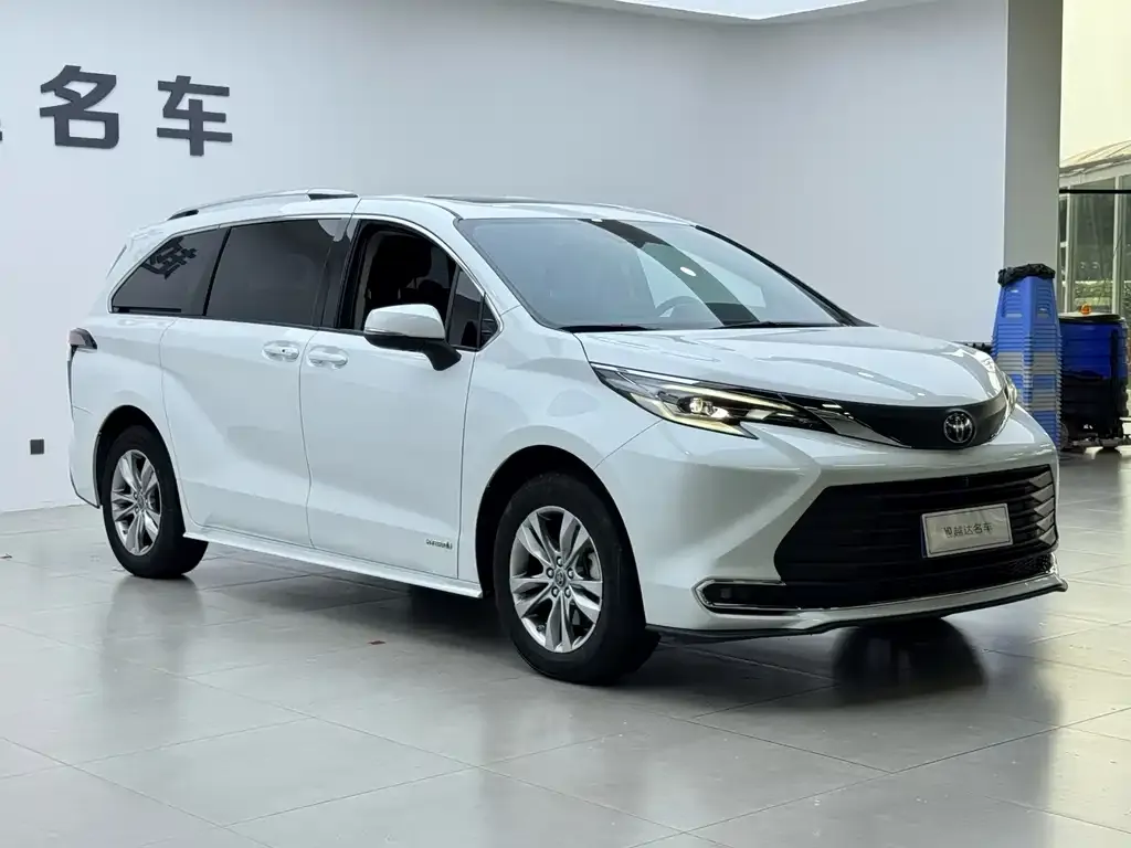 Toyota Sienna — фото 8